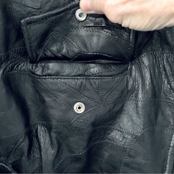 Vintage
Black Leather Patched God Bless America Motorcycle Jacket Size Medium - Picture 5 of 16